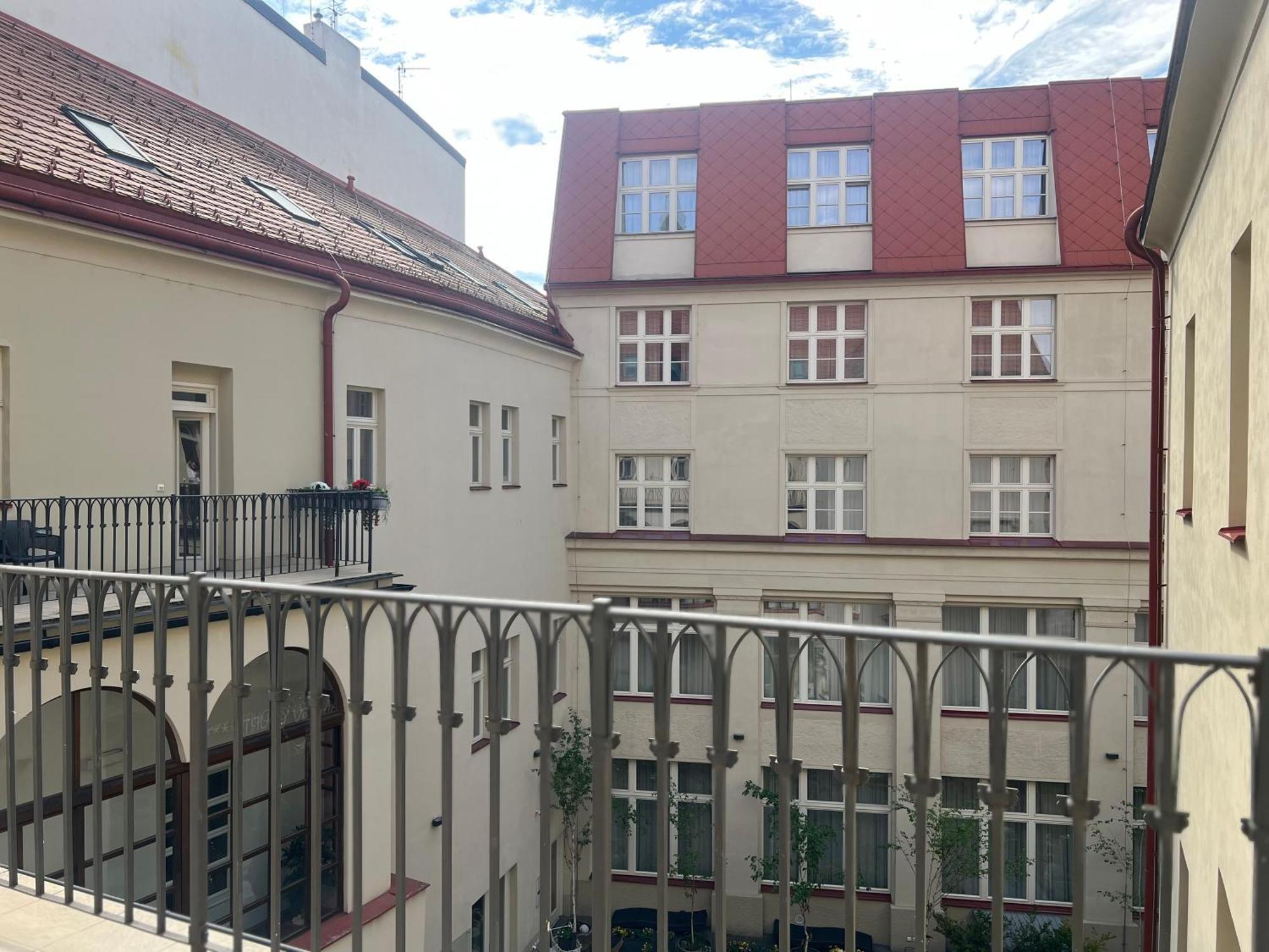 Hotel Garden Court Prag Exteriör bild